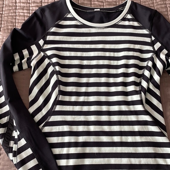 Lululemon Apex Stripe ,Fresh Teal/Black , Vintage , Size 6 - Picture 1 of 7